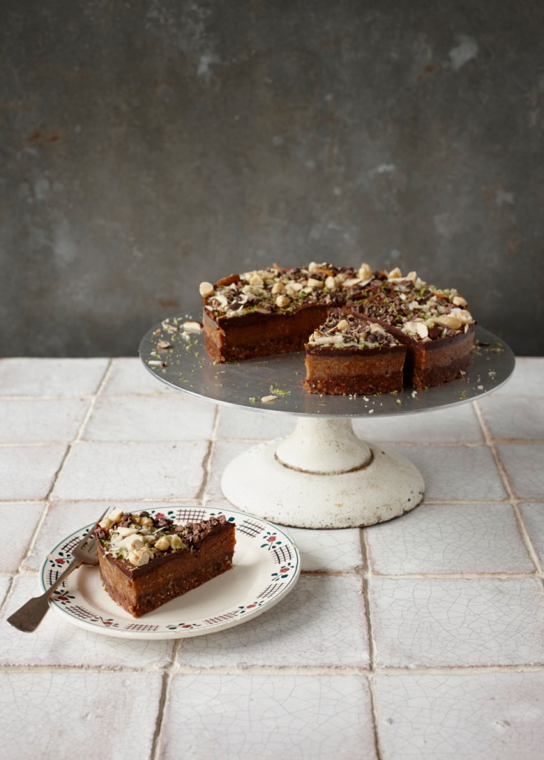 skin-healing-food-chocolate-cake